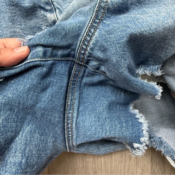 American Eagle Outfitters Light Blue Distressed Jean Shorts - Picture 5 of 6